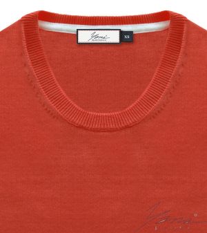Women's crew neck sweater in red