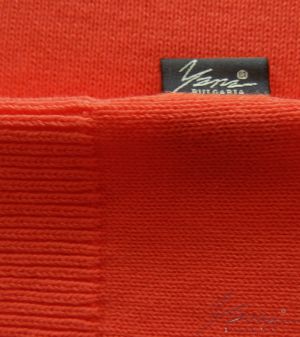 Women's crew neck sweater in red